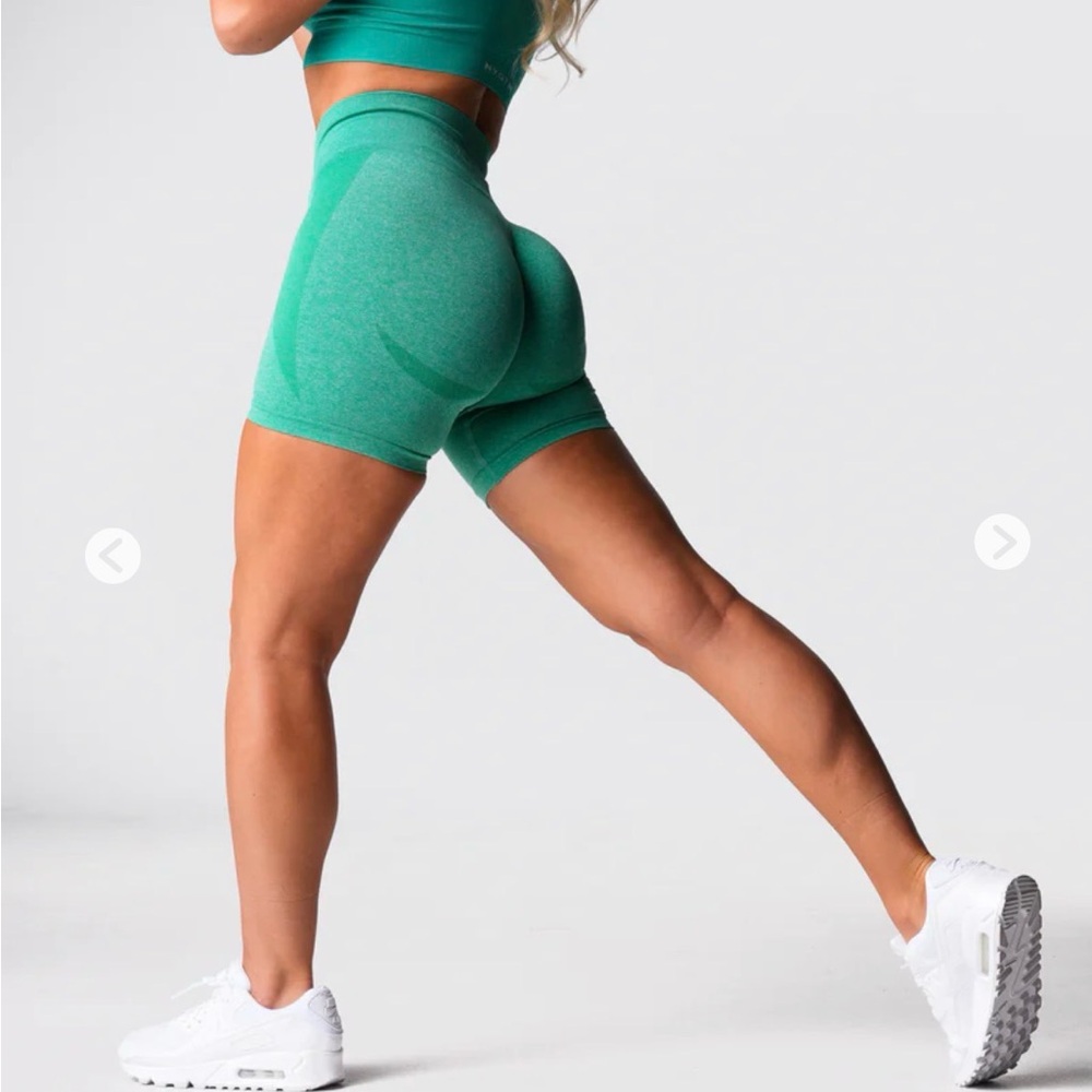NVGTN Mistletoe Contour Seamless Shorts